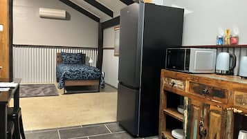 1 chambre, fer et planche à repasser, accès au Wi-Fi (inclus)