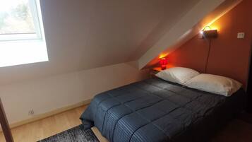 1 sovrum och resesäng