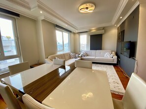 Smart TV - Cozy 2-bedroom apartment in charming Alanya with WiFi, AC (Alanya)