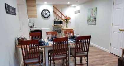 Renovated 2BR flat near Red Rock/Rocky Mt/DT-15min