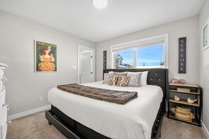 3 bedrooms, desk, free WiFi, bed sheets