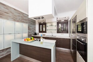 Fridge, microwave, oven, dishwasher