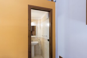 Dusche, Haartrockner, Bidet, Handtücher