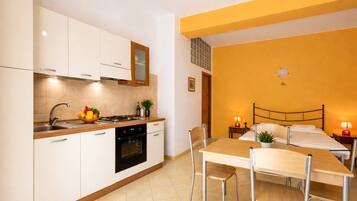 Fridge, oven, stovetop, toaster