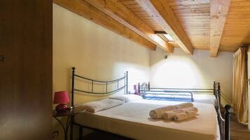 2 bedrooms, iron/ironing board, free WiFi, bed sheets