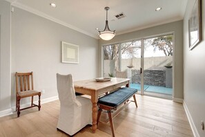 A dining area with a wooden table, chairs, and a bench. - Arcadia Bright and Cheery House (Phoenix)