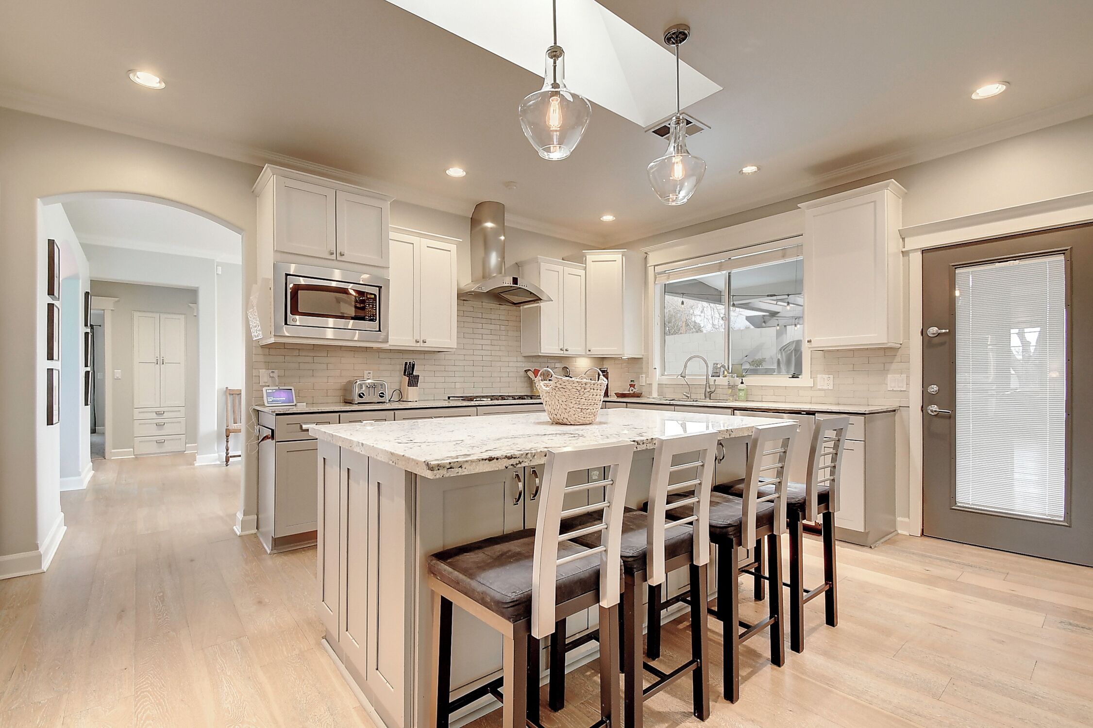 ثلاجة، ميكروويف، فرن، موقد طهي مسطح