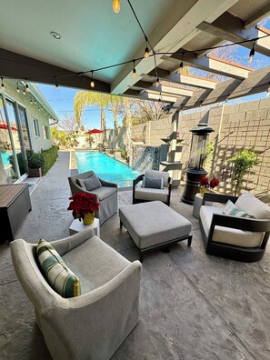 Outdoor pool, a heated pool - Spacious Arcadia Bright and Cheery House (Phoenix)