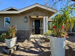 Exterior detail - Arcadia Bright and Cheery House (Phoenix)