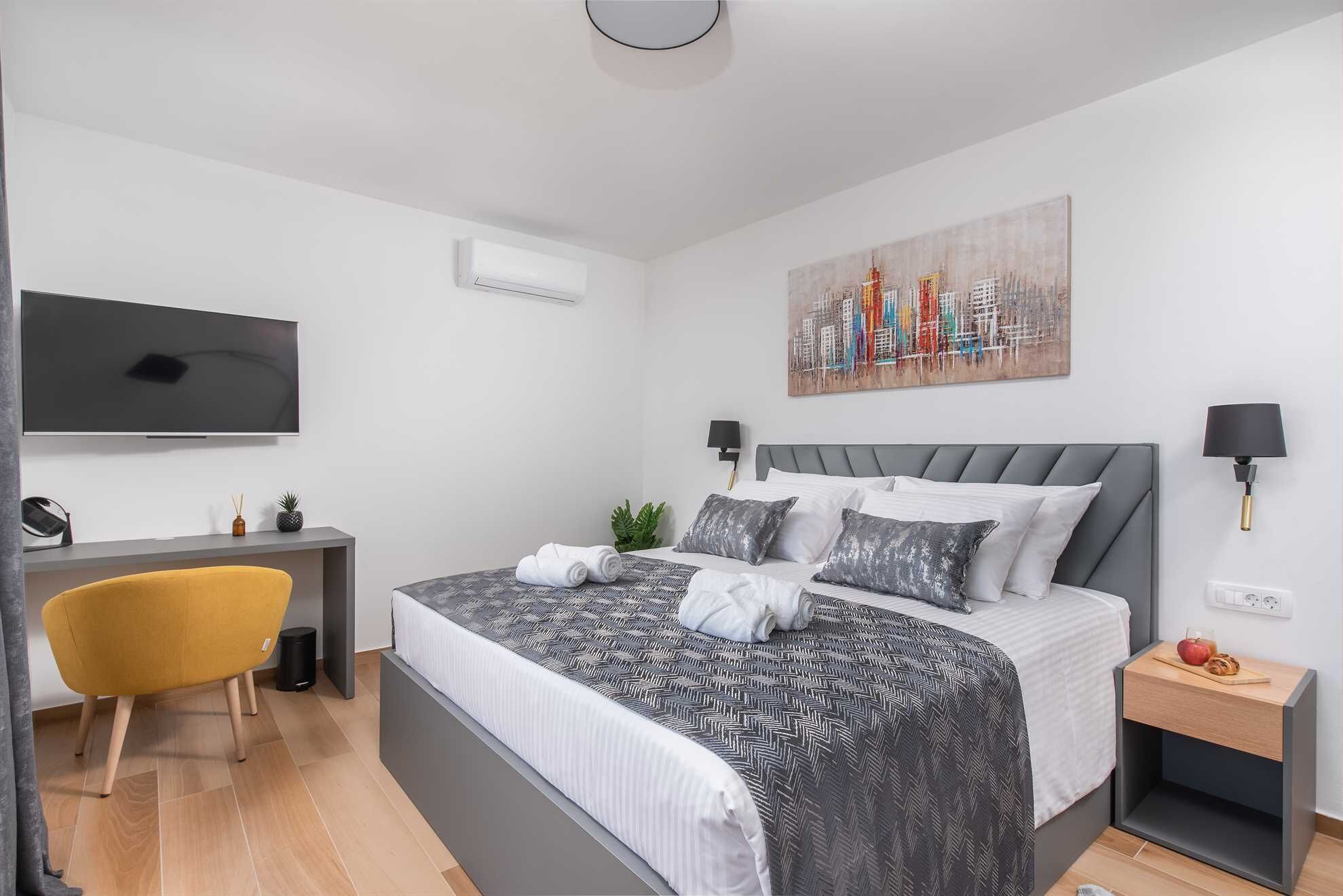 3 bedrooms, iron/ironing board, free WiFi, bed sheets