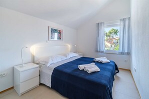 4 chambres, fer et planche à repasser, Wi-Fi gratuit, draps fournis
