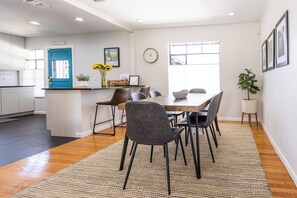 Dining - Fully-furnished & All bills paid! (San Antonio)