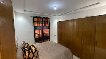 2 habitaciones, tabla de planchar con plancha, wifi y ropa de cama