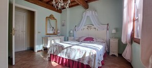 1 bedroom, free WiFi, bed sheets - Romantic Tuscan Cottage with Pool and Garden (Toscana)