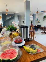 Desayuno bufé gratuito y diario