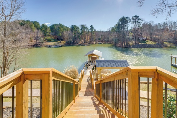 Shared Amenities | Lake Access | Tiered Yard | Picnic Table | Stairs Required