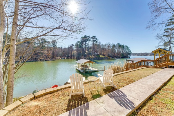Stony Point Vacation Rental | 2BR | 1BA | 2,000 Sq Ft | Stairs Required