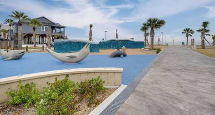 Steps to Beach: Corpus Christi Condo w/ Balcony