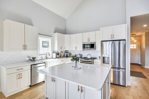 Fridge, microwave, stovetop, dishwasher - Newly Built Home w/ Mtn Views in Black Mountain! (Black Mountain)