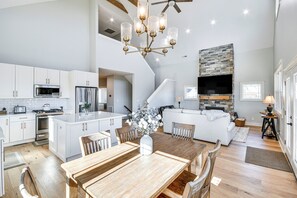 Interior - Newly Built Home w/ Mtn Views in Black Mountain! (Black Mountain)