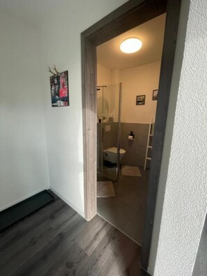 Bruser, hårtørrer, håndklæder, Sæbe