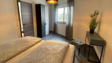 1 bedroom, desk, travel crib, free WiFi