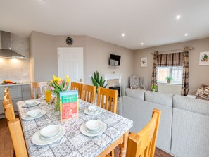 Dining - Cherry Blossom - UK48837 (Ingoldmells)