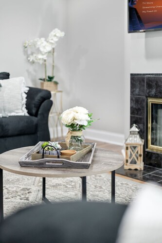 Charming 3-bedroom house with AC and WiFi in serene Bridgeview