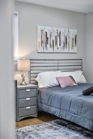 3 dormitoris, planxa i posts de planxar, wifi i roba de llit