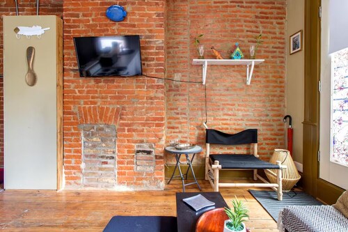 La Pequeña 1BR apartment in trendy Fishtown with AC, W/D, PrivateDeck, fast WiFi