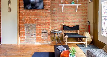 La Pequeña 1BR apartment in trendy Fishtown with AC, W/D, PrivateDeck, fast WiFi