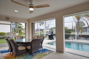 屋外��ダイニングエリア