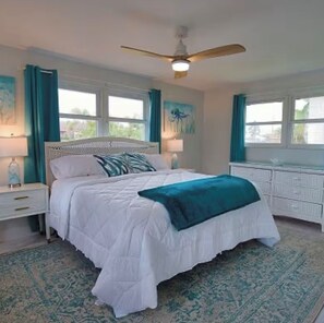 3 室のベッドルーム、デスク、WiFi、ベッドシーツ