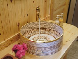 Ducha, artículos de tocador gratuitos, toallas, jabón