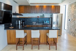 Apartamento familiar, cocina, junto a la piscina | Cocina privada | Frigorífico grande