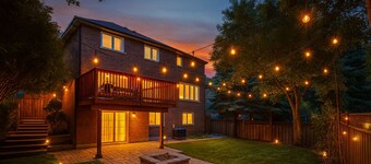 Bright and Modern 2BR Apartment, Adventure-Local Delights Await! Family & Group 