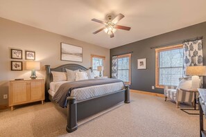 4 soverom, strykejern/-brett, reiseseng for barn og wi-fi