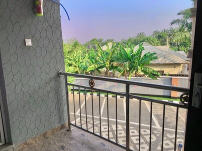 Cozy 2-Bedroom Luxury Apartment With AC, WiFi, Solar, BoreHole Water, CCTV Nnewi