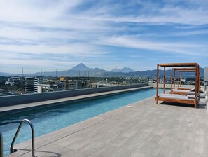 حمّام سباحة خارجي