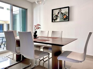 Comfort House, Pool View | Dining room