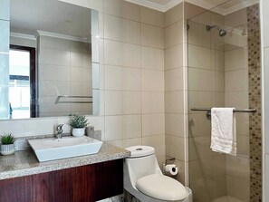 Asciugamani, sapone, carta igienica