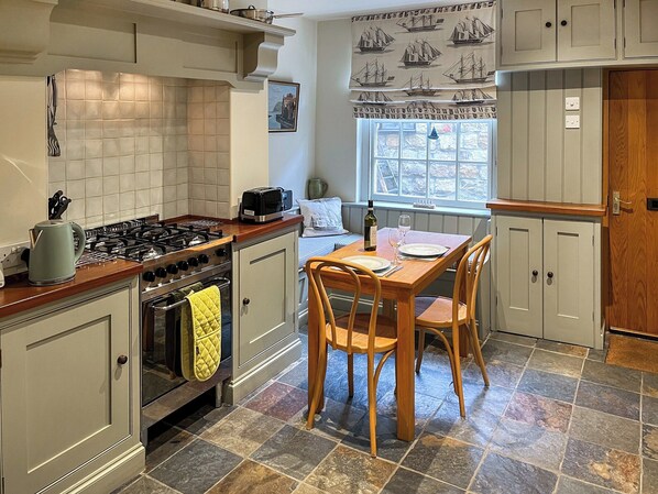 Dishwasher, cookware/dishes/utensils