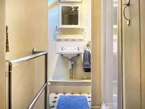 Towels - Escape to Conflict Cottage, a stunning retreat in the heart of Whitby. (Whitby)