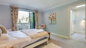 5 bedrooms, free WiFi, bed sheets