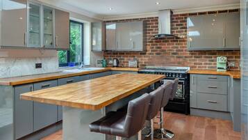 Dishwasher, cookware/dishes/utensils