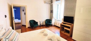 2 bedrooms, desk, WiFi, bed sheets - Auror House (Roma)