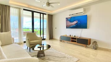 Deluxe Apartment, 3 Bedrooms, Pool View | Living area