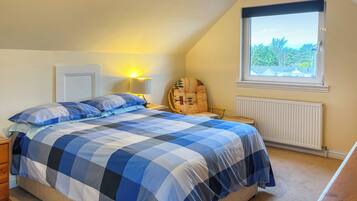 5 bedrooms, free WiFi, bed sheets, wheelchair access