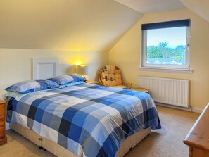 5 bedrooms, free WiFi, bed sheets, wheelchair access