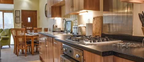 Dishwasher, cookware/dishes/utensils